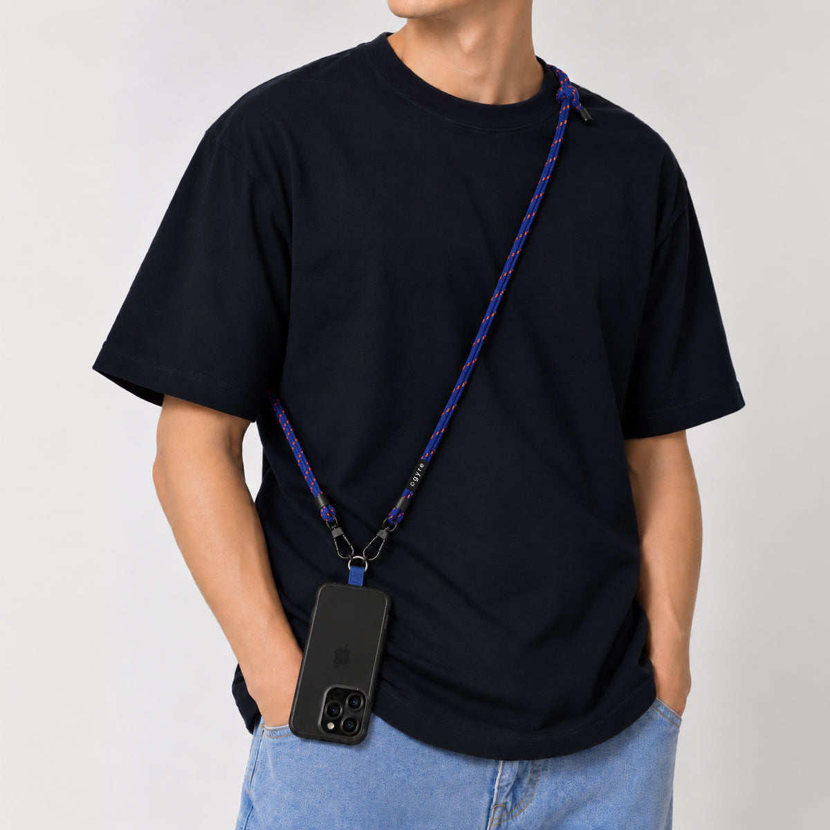 Lanyard indossato con telefono